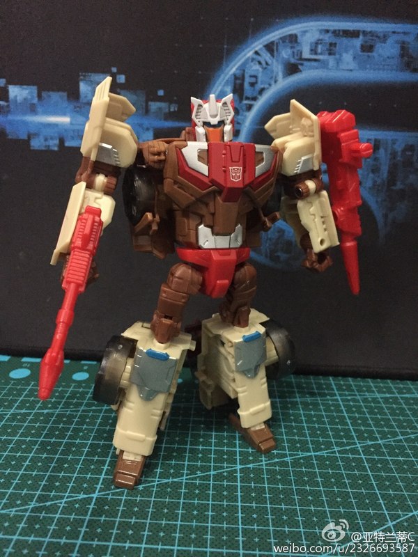 Titans Return Deluxe Wave 2 In Hand Photos Chromedome, Highbrow, Mindwipe, Wolfwire 22 (22 of 32)